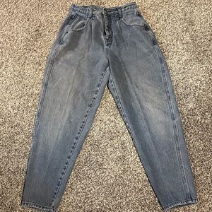 Vintage Brittania High-Waisted Medium Wash Blue Jeans (26W/28L)